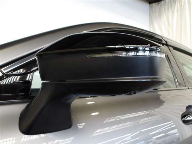 ウィンカー付ミラーなので対向車からの視認性も良く安心してお乗り頂けます♪