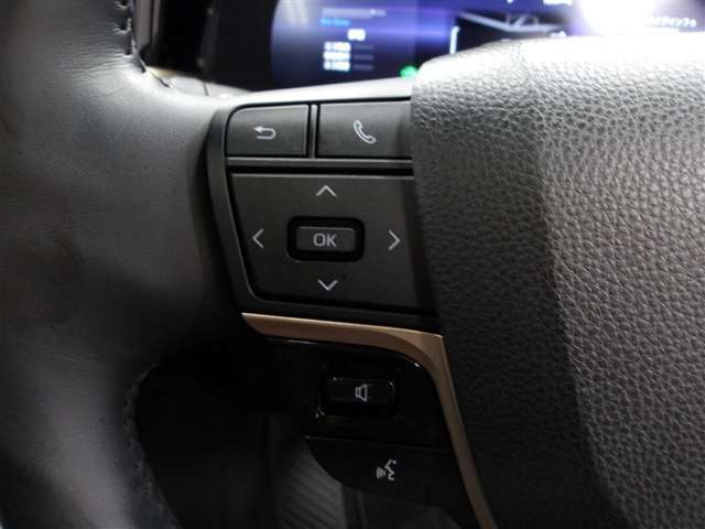 ステアリングスイッチ付きなのでハンドルを離さずにオーディオの操作ができます♪