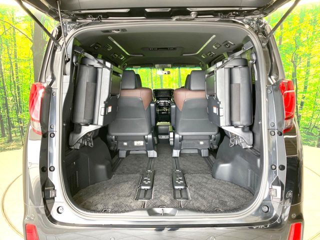 積み下ろしのしやすいデッキにはたっぷりと荷物を積み込んでいただけます。遊びから仕事まで、様々なシーンで頼れます♪