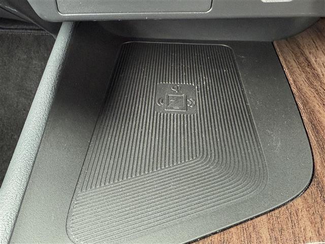 納車前に内外装のクリーニングをいたします。各種コーティング（別途有料）もご用意しておりますので、是非ご相談ください。