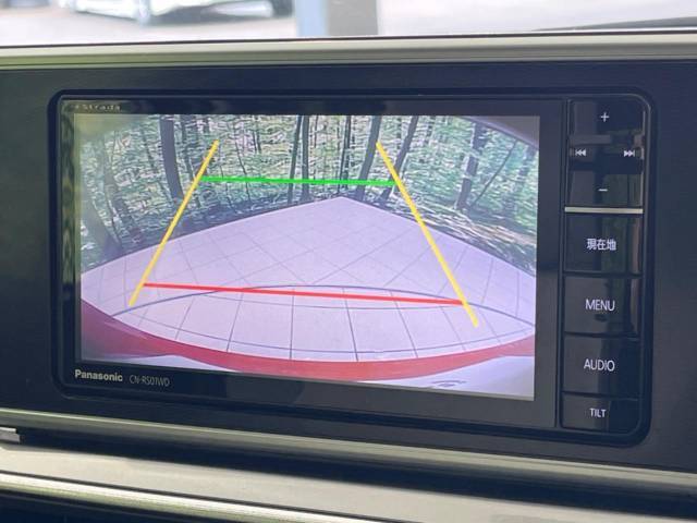 【バックカメラ】駐車時に後方がリアルタイム映像で確認できます。大型商業施設や立体駐車場での駐車時や、夜間のバック時に大活躍！運転スキルに関わらず、今や必須となった装備のひとつです！