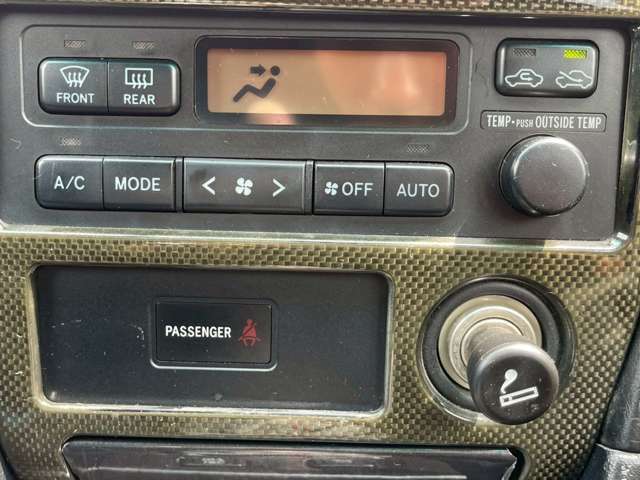気になるお車がありましたら右の電話番号から直接お店にお問い合わせください。支払方法から車両情報、状態までなんでもご説明させて頂きます。スタッフ一同ご連絡お待ちしております。