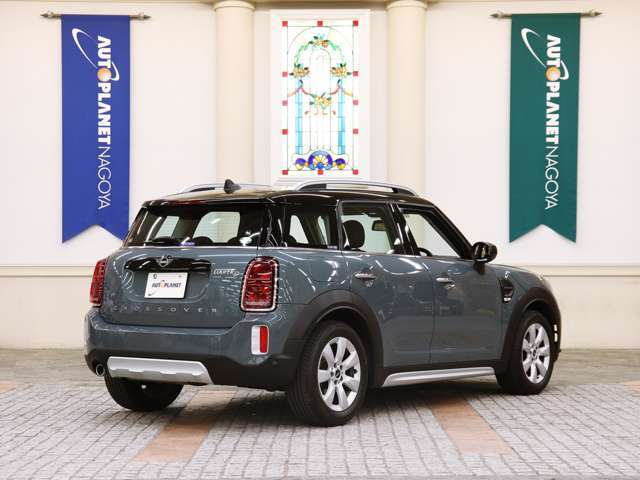 大人気のMINIからSUVタイプのクロスオーバーが入荷しました☆