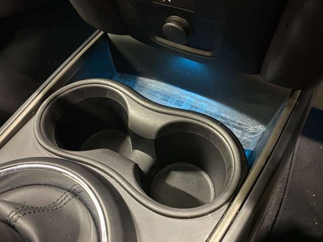 こちらは、2本のドリンクホルダーとして使用できます。