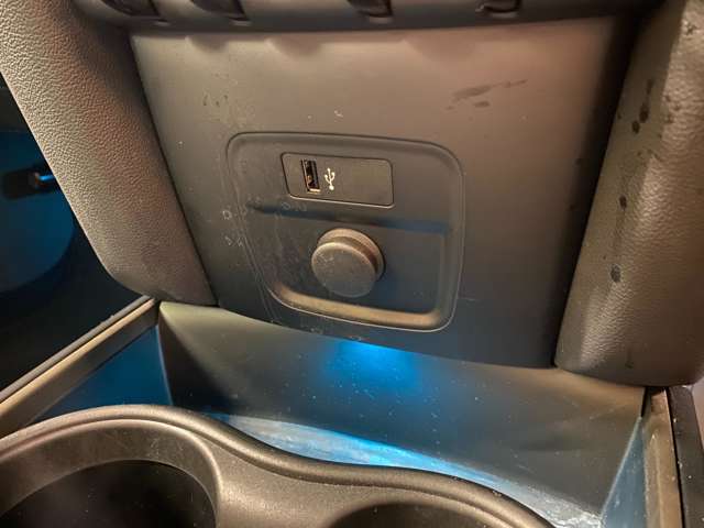 USBを使用できます。