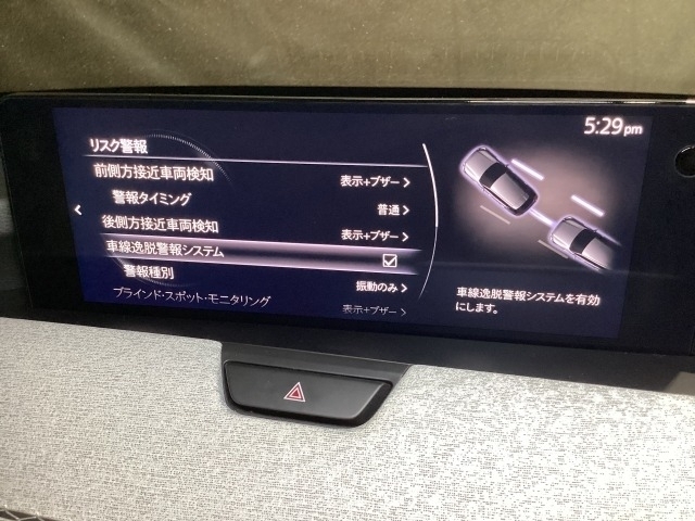 車線から逸れないようステアリングをアシスト♪車両が車線を踏み越えそうであると判断すると、ステアリングの振動・ビープ音により警告。ドライバーの素早い回避操作をサポート致します。