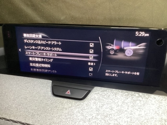 車や障害物だけでなく人や自転車も検知し、ブレーキを自動制御して衝突回避をサポートしてくれるSBS（スマートブレーキサポート）を装備！