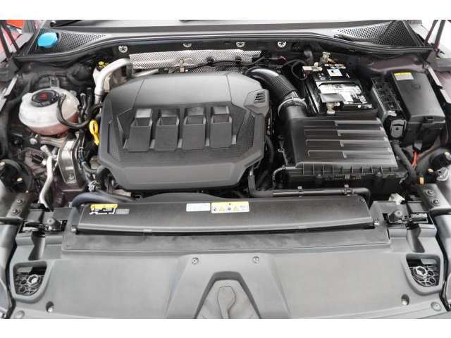 【エンジン】2.0L TSIガソリンターボエンジン 4MOTION となっております。