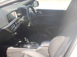 全国納車可能です。最寄りのBMW正規ディーラーにて、保証修理可能です。遠方のお客様もご安心ください