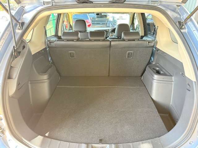 広々としたラゲッジスペース！更にシートアレンジで大きな荷物の収納が出来ます！便利ですよね♪