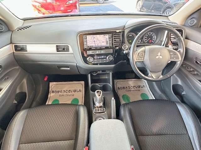 運転席廻りの画像です！操作スイッチ類も比較的に綺麗な状態です♪他に詳細画像をご希望の方はこちら！【1st@e-g-a.co.jp】へご連絡ください！