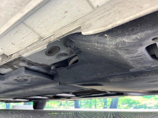 お車を安心してお乗りいただく為には、足回りの定期点検が欠かせません。サービスサポート（有償保証）では無料点検もご提供しており、安心のカーライフをお過ごしいただけるサポート体制が整っています。