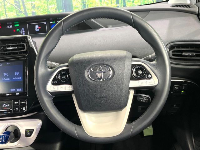 【純正革巻きステアリング】上質な革を使用することで、手にしっかり馴染みとても運転しやすいハンドルです♪