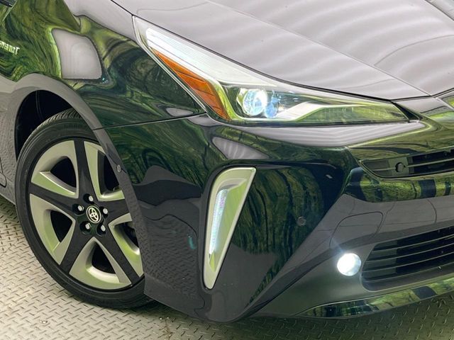 【LEDヘッドライト】悪天候や夜間走行時も良好な視界を確保し安心して運転できる高輝度LEDヘッドライトを装備！点灯速度が早く、消費電力も抑えられています。