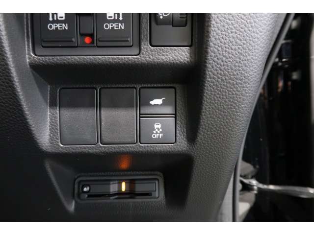 【VSA】予期せぬクルマの横すべりを抑えます。