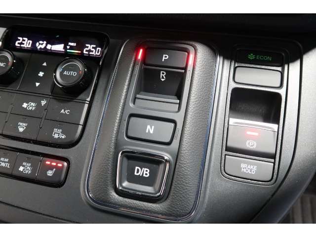 操作しやすいシフトボタンです★P・N・Dは押す、Rは引くという人間の感覚にマッチした操作感のギアセレクターです！