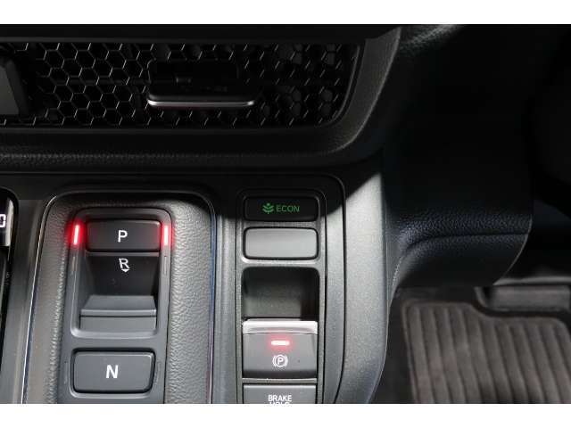 ECONボタンで低燃費モードに☆☆☆ECONスイッチを上手に使ってエコドライブ♪♪環境にもお財布にも優しい装備です☆☆☆