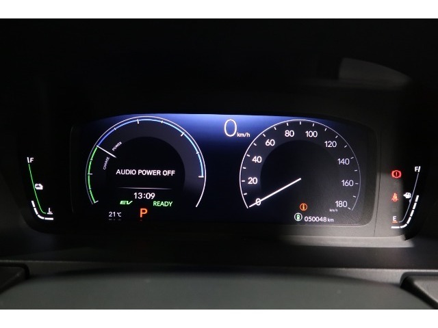 メーターも見易いレイアウトなので安心ドライブをサポートします☆