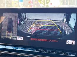 【パノラミックビューモニター】専用のカメラにより、上から見下ろしたような視点で360度クルマの周囲を確認することができます☆死角部分も確認しやすく、狭い場所での切り返しや駐車もスムーズに行えます。