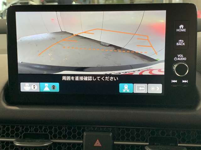 バックギアに入れるだけで自動でリヤカメラに切り替わります！車庫入れやバックが苦手な方にオススメ！