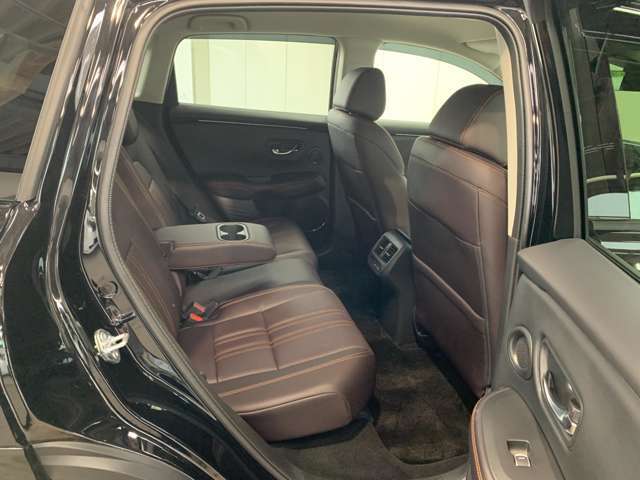 広く開放的な居住スペース。シートクッションの座り心地もいっそう快適なものに。どの席でもゆったりとくつろげる快適な空間は他メーカーの追従を許しません。