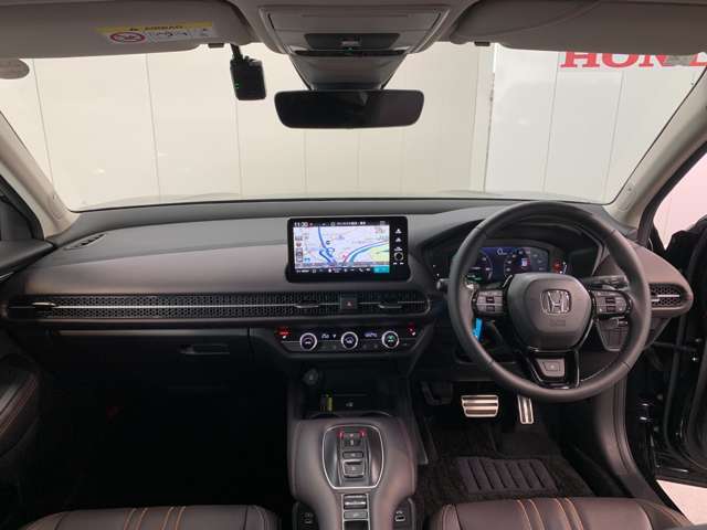 見通しの良い運転席回りとなっておりますので安心して運転をして頂けます！窓が大きいので明るく開放的な室内です