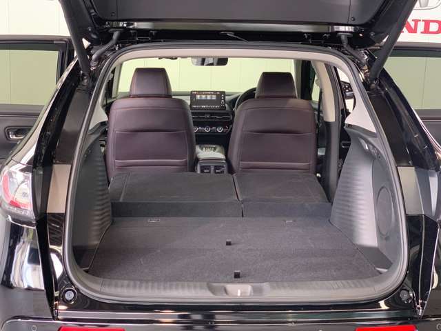 後列を収納すれば大型トランクに早変わり！段差も出来ず荷物の積み込みもラクラク♪