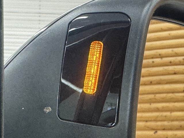 【ブラインドスポットモニター】ブラインドスポットモニター搭載で後方から接近する車両にも簡単に気づけます。