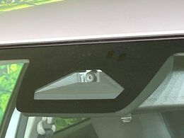 【スズキ　セーフティサポート】走行中に前方の車両等を認識し、衝突しそうな時は警報とブレーキで衝突回避と被害軽減をアシスト。より安全にドライブをお楽しみいただけます。