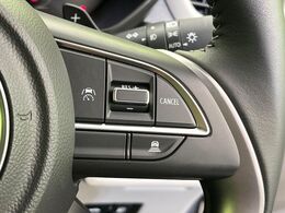 【アダプティブクルーズコントロール】高速道路での長距離走行が楽に！！自動で速度を保つクルーズコントロールが、衝突軽減システムと連携し、前方の車両を感知して車間を保つように速度調節してくれます！！