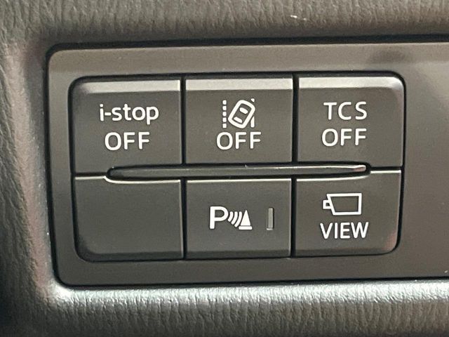 【レーンキープアシストシステム】高速道路走行時、車線からはみ出しそうな時にステアリングを制御し車線内を走行する様にアシスト。より安全な運転をサポートしてくれます！