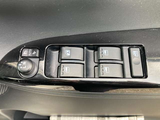 西日本自動車のココが安心！！その4車を所有していて意外とお金がかかるのが消耗品です。困ったときは西日本自動車グループのビッグチェーンへ！！格安タイヤなどお車に必要な物がなんでもそろいます！