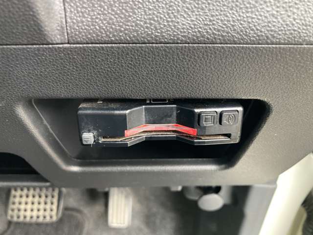 西日本自動車グループの(株)西日本総合保険には知識の豊富なエキスパートが土日も常駐しており、ご加入いただいたお客様を全力でサポート致します。お見積りから事故時まで、お電話一本ですべてお任せください！