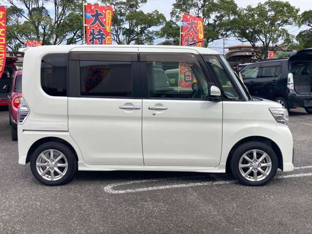 【原川鈑金塗装工場】西日本最大級の自社運営の鈑金塗装工場を完備しております。熟練の技術者が多数在籍し、一般修理や事故修理にも専門のスタッフがしっかり対応しますので安心です。