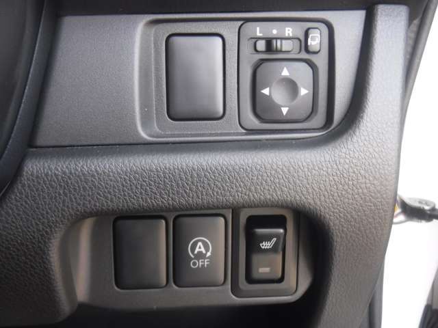 各装備のスイッチです♪運転席にはシートヒーターが付いています♪