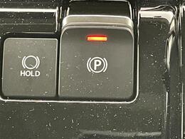 【電動パーキングブレーキ】パーキングブレーキを指先だけで操作可能です！力の弱い人にも安心してブレーキをかけていただけます！