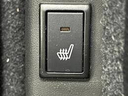 【シートヒーター】シートを温めてくれる暖房機器です！長時間座っていると負担が掛かりやすい背中や腰、または冬場などの寒い日に冷えやすい脚部に快適なぬくもりを伝えます。