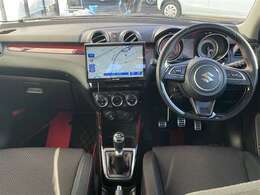 インパネ周りの画像です。店舗にて現車の確認もいただけますので、お電話で在庫のご確認の上是非ご来店くださいませ！！！ワクワクするクルマ選びをご提案します！