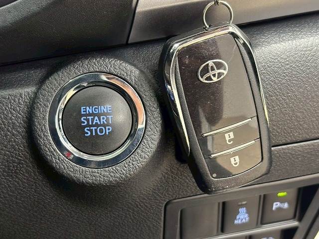 【スマートキー】車内へのアクセスやエンジン始動が楽々に行える今や必須アイテムのキー複製防止の「イモビライザー」まで備わっております。