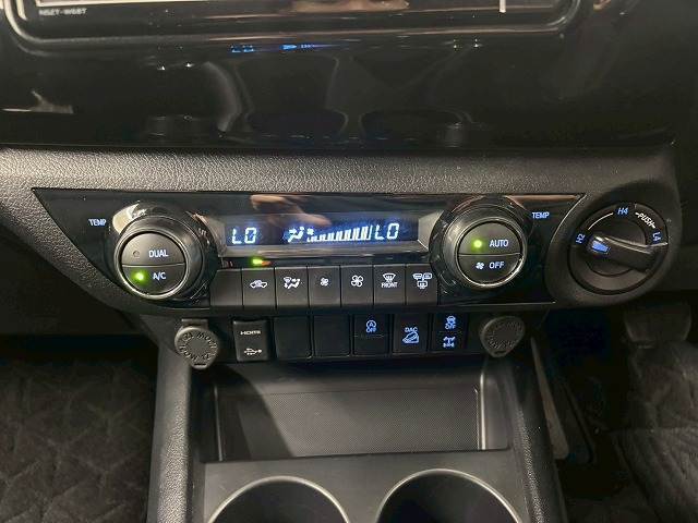 【オートエアコン】車内温度をセンサーが感知してご希望の車内温度になるよう、風量も自動で調整してくれます☆