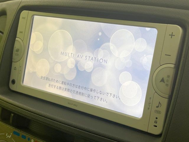 【純正ナビ】人気の純正ナビを装備。オーディオ機能も充実しており、Bluetooth接続すればお持ちのスマホやMP3プレイヤーの音楽を再生可能！毎日の運転がさらに楽しくなります！！