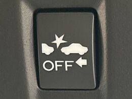 【アイサイトVer3】前方の車両等を検知し、衝突しそうな時は警報で注意を促し、ブレーキを踏む力をサポート。ブレーキを踏めなかった場合は衝突被害軽減ブレーキが作動、衝突回避をサポートします。