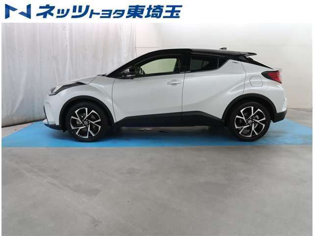 【サイド】コーナーセンサーをクルマの前後に装備。障害物までの距離に応じて警告音を変えて知らせてくれます。