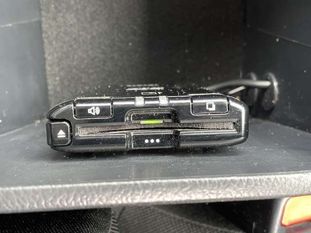 ◆【ETC】有料道路を利用する際に料金所で停止することなく通過できる、ETC車載器（ノンストップ自動料金収受システム機器）が装備されています。セットアップを行うことで利用可能になります。