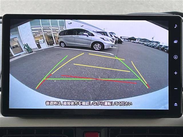 【バックモニター】後ろのカメラの映像をモニターに映し出すことができます！後方の見えない死角や、障害物との距離感をしっかり確認することができます！駐車が苦手な方におすすめです。