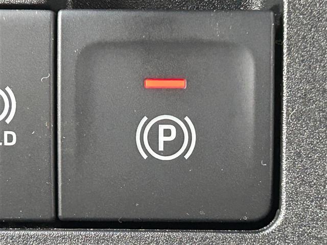 【電動パーキングブレーキ】パーキングブレーキを指先だけで操作可能です！力の弱い人にも安心してブレーキをかけていただけます！