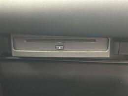 【ETC】有料道路を利用する際に料金所で停止することなく通過できる、ETC車載器（ノンストップ自動料金収受システム機器）が装備されています。セットアップを行うことで利用可能になります。