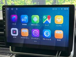 【ディスプレイオーディオ】お持ちのスマホやMP3プレイヤーとの無線接続で音楽再生が可能！コードで繋ぐわずらわしさも無く、手軽にお気に入りの音楽を楽しめます。