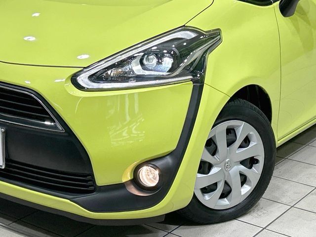 【LEDヘッドライト】悪天候や夜間走行時も良好な視界を確保し安心して運転できる高輝度LEDヘッドライトを装備！点灯速度が早く、消費電力も抑えられています。