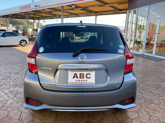 当社はメーカー指定ディーラーです。DAIHATSU：ダイハツ正規スーパーピットディーラー　SUZUKI：スズキ正規副代理店